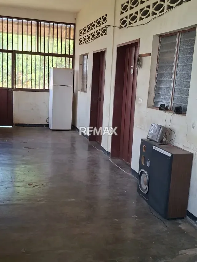 En Alquiler Galpón con terreno adicional y casa - 7