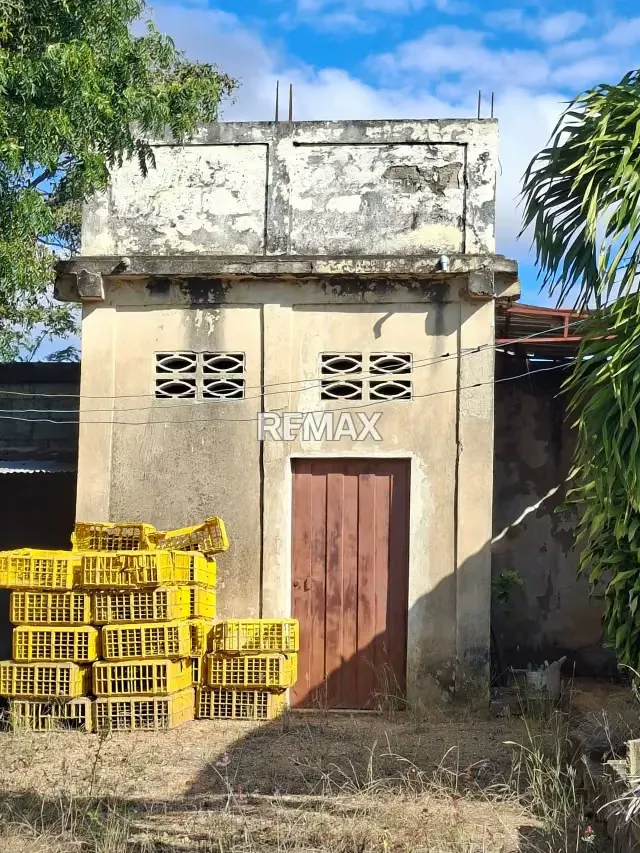 En Alquiler Galpón con terreno adicional y casa - 10