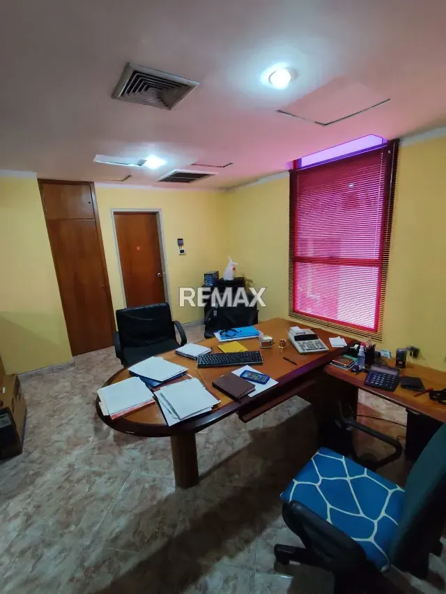 VENDO OFICINA EN TORRE SEGUROS LOS ANDES, AVENIDA MIRANDA - 14