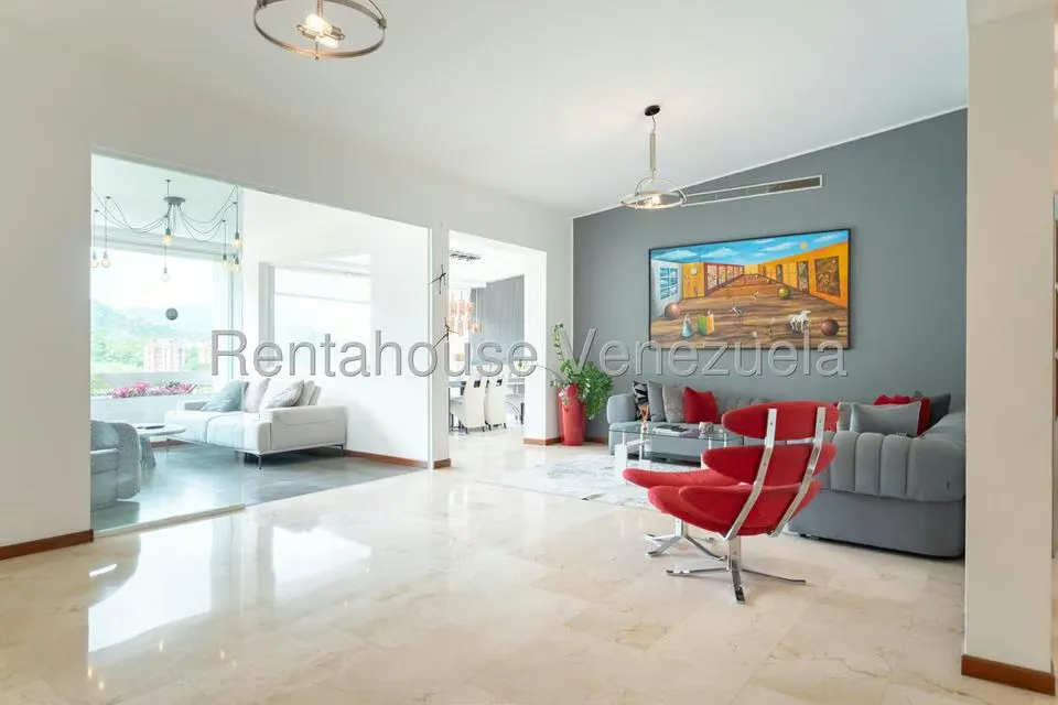 Apartamento (Duplex) en Venta en Las Esmeraldas, Distrito Metropolitano - 2