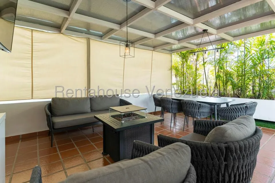 Apartamento (Duplex) en Venta en Las Esmeraldas, Distrito Metropolitano - 28