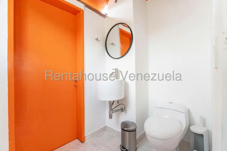 Apartamento (Duplex) en Venta en Las Esmeraldas, Distrito Metropolitano - 31