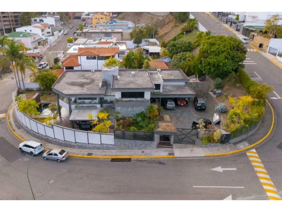 Se vende casa 991m2 en los naranjos.