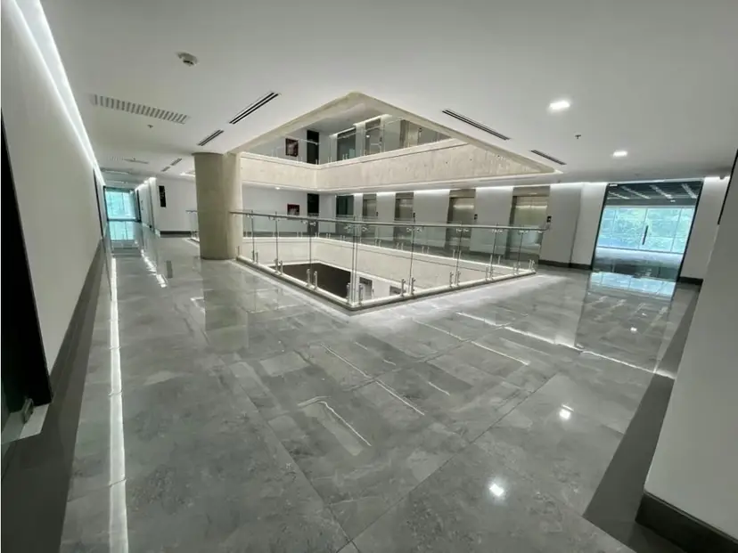Alquilo oficina 125m2 Los Narajos 4551
