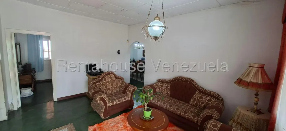 Casa (1 Nivel) en Venta en Avenida 16 de Septiembre, Merida - 2