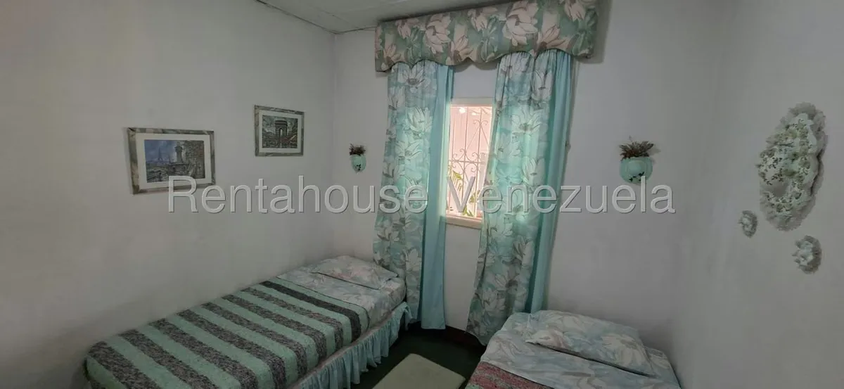 Casa (1 Nivel) en Venta en Avenida 16 de Septiembre, Merida - 13