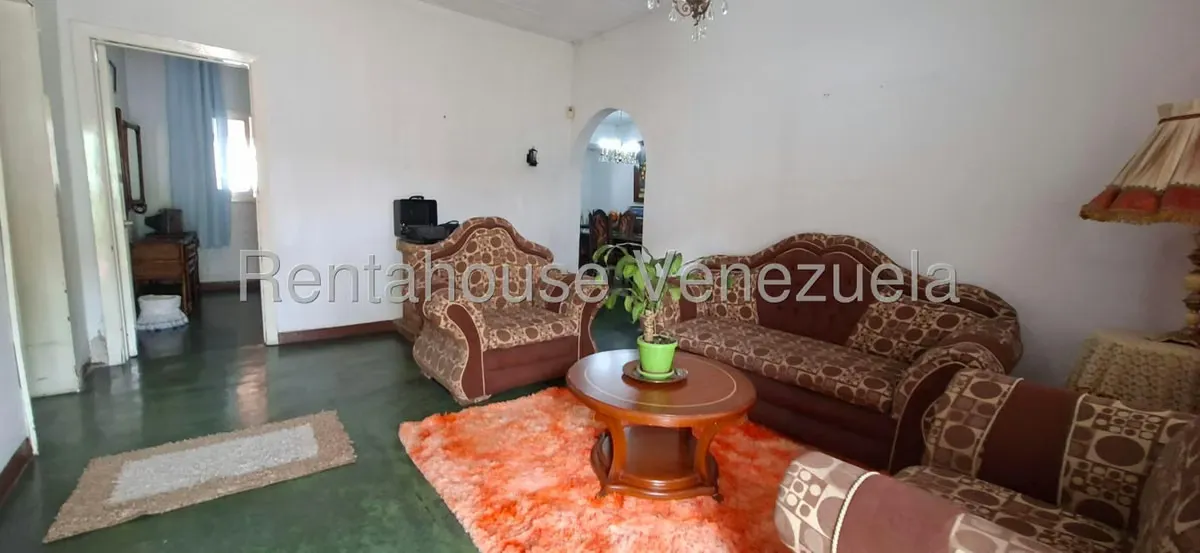 Casa (1 Nivel) en Venta en Avenida 16 de Septiembre, Merida - 3