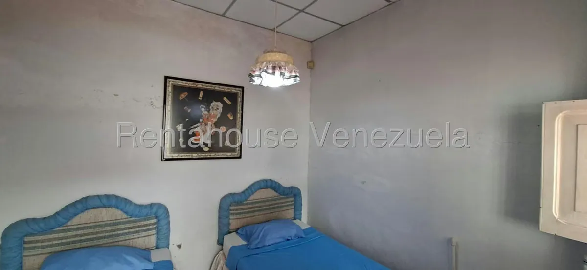 Casa (1 Nivel) en Venta en Avenida 16 de Septiembre, Merida - 40