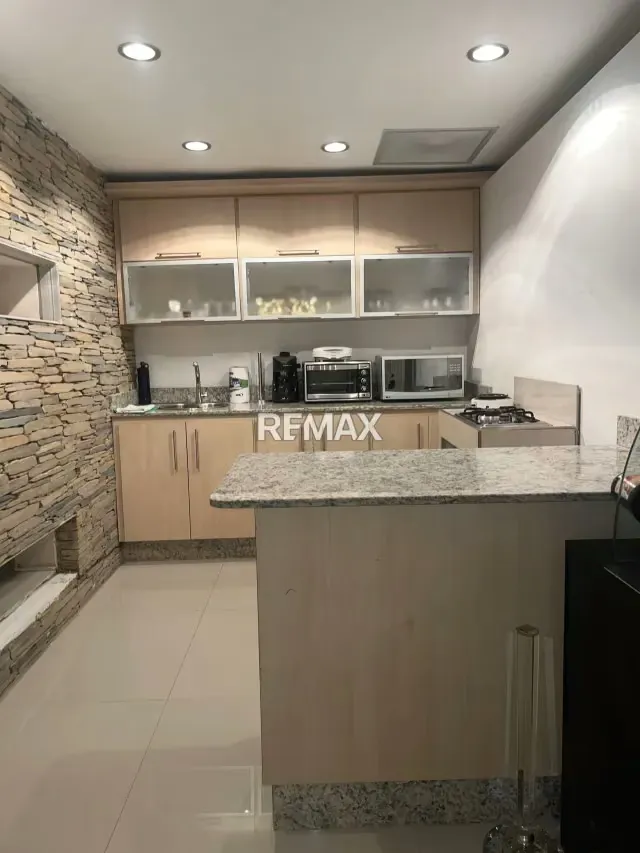 Anexo en Alquiler tipo estudio equipado . Para dama ejecutiva o estudiante . - 3