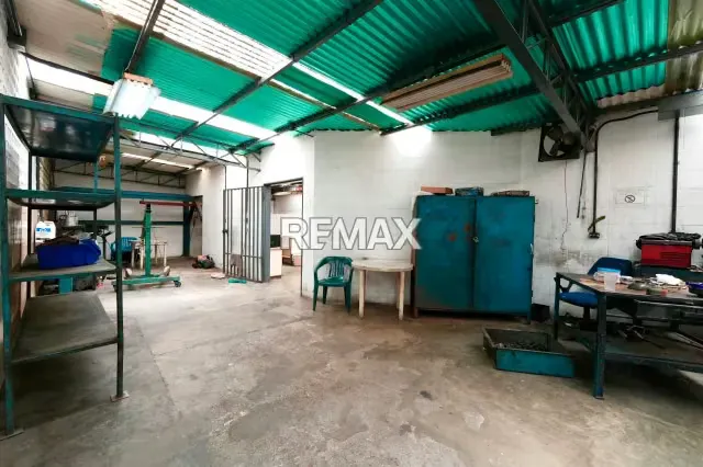 EN ALQUILER LOCAL - GALPÓN EN MONTECRISTO DE 400M2 - 12