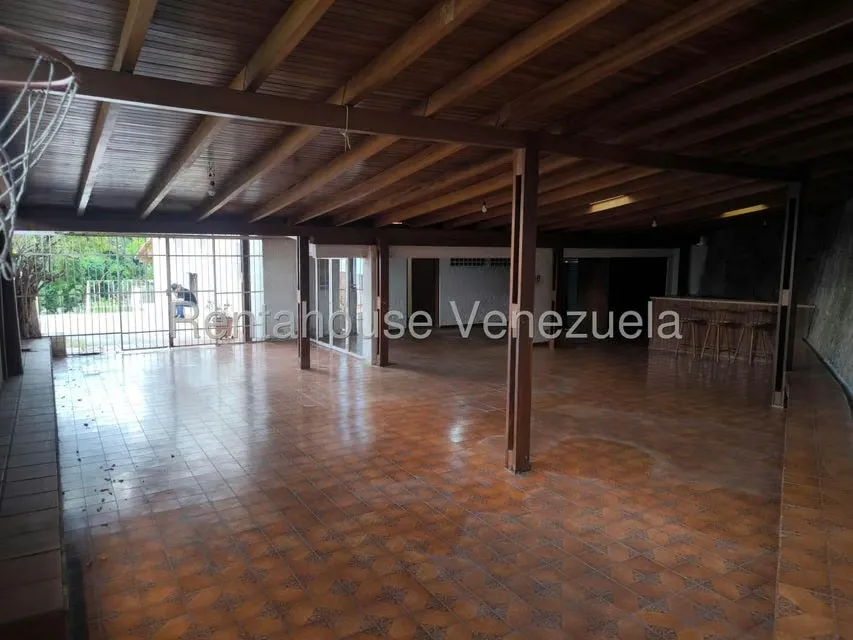 Casa (Multipes Niveles) en Venta en Cumbres de Curumo, Distrito Metropolitano - 28
