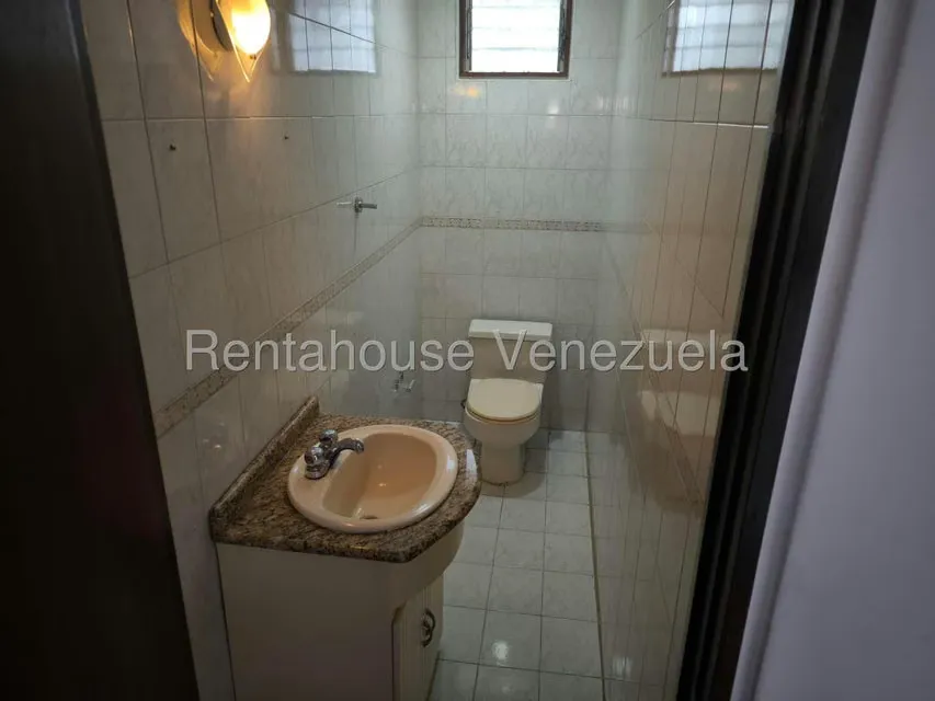 Casa (Multipes Niveles) en Venta en Cumbres de Curumo, Distrito Metropolitano - 35