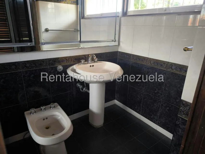 Casa (Multipes Niveles) en Venta en Cumbres de Curumo, Distrito Metropolitano - 50