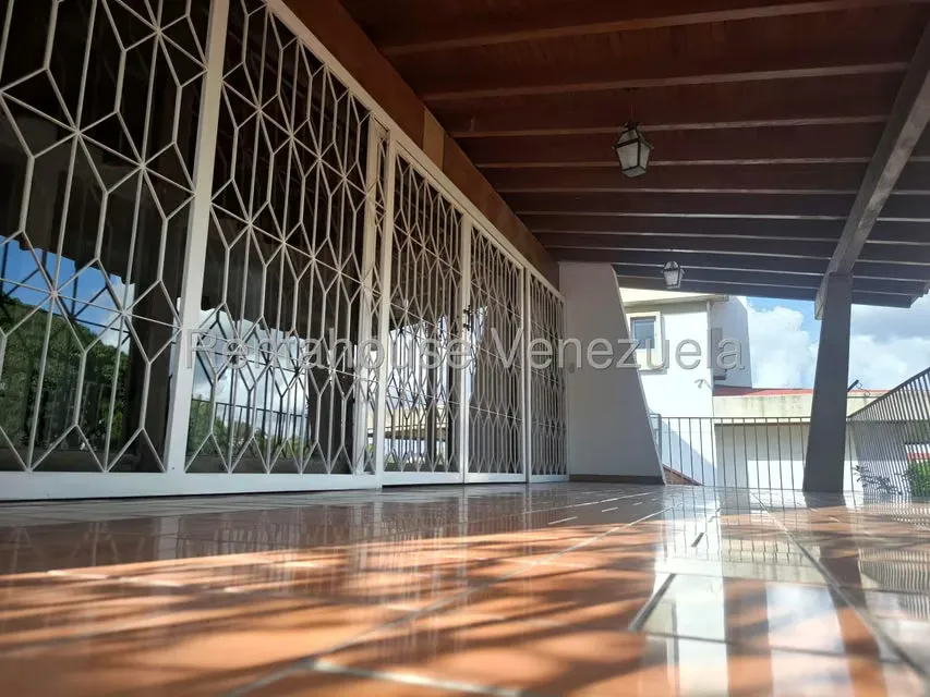 Casa (Multipes Niveles) en Venta en Cumbres de Curumo, Distrito Metropolitano - 63