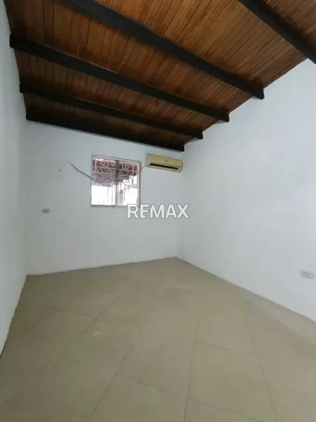 Se Vende acogedora Casa , URB . PRADOS DEL NORTE D - 5