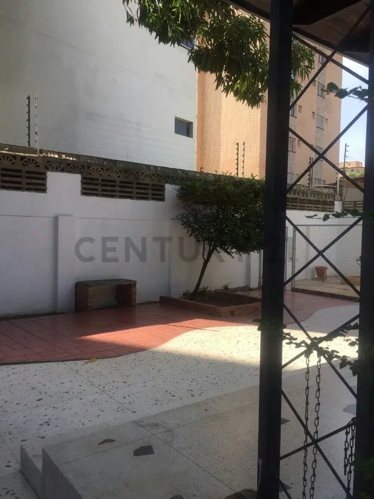 Versátil y amplia casa ideal para oficinas y/o uso residencial - 7