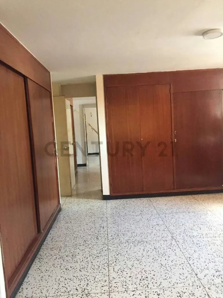 Versátil y amplia casa ideal para oficinas y/o uso residencial - 9