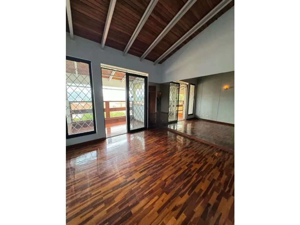 CASA EN ALQUILER 1.026 m2 - URB. ALTO PRADO - 21