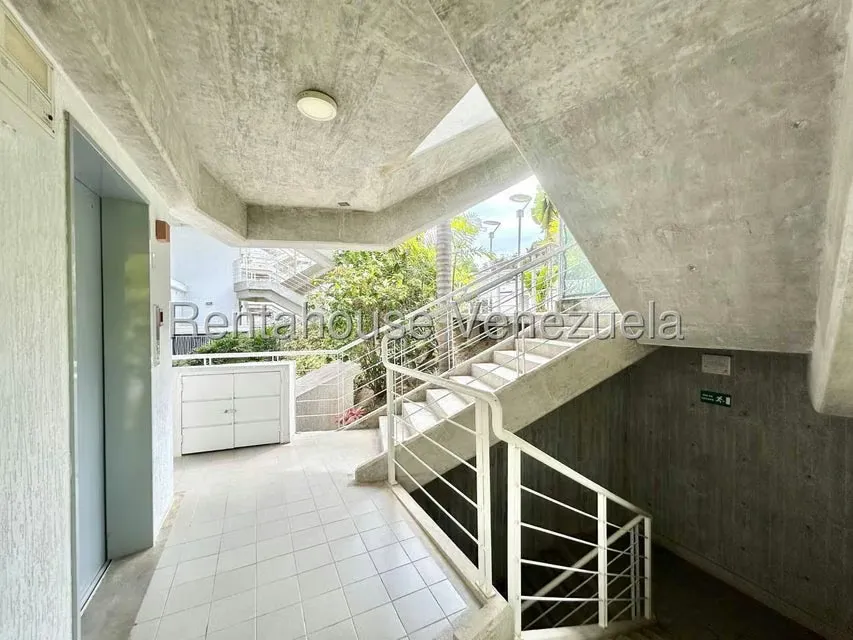 Apartamento (Duplex) en Venta en Solar del Hatillo, Distrito Metropolitano - 33