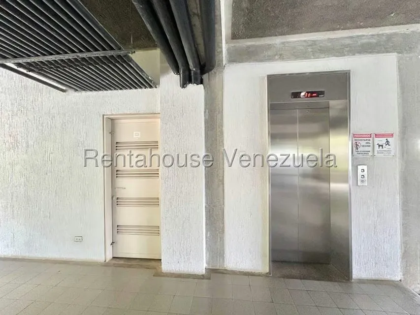 Apartamento (Duplex) en Venta en Solar del Hatillo, Distrito Metropolitano - 41