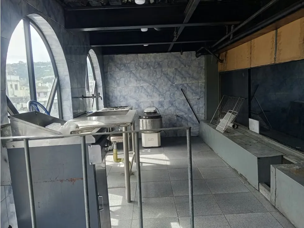 LOCAL EN ALQUILER DE DOS NIVELES EN LA BANDERA DE 20 M2 - 4
