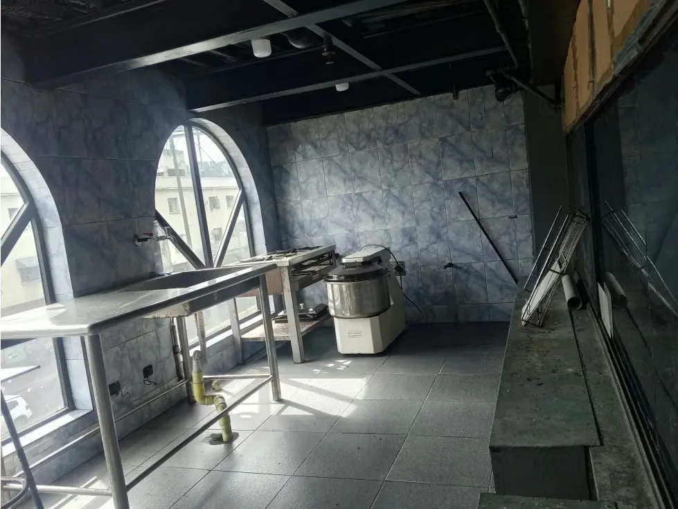 LOCAL EN ALQUILER DE DOS NIVELES EN LA BANDERA DE 20 M2 - 5