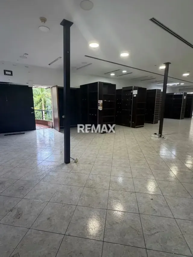 LOCAL COMERCIAL SANTA FE 220 MTS - 11