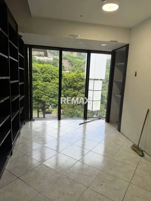 LOCAL COMERCIAL SANTA FE 220 MTS - 10