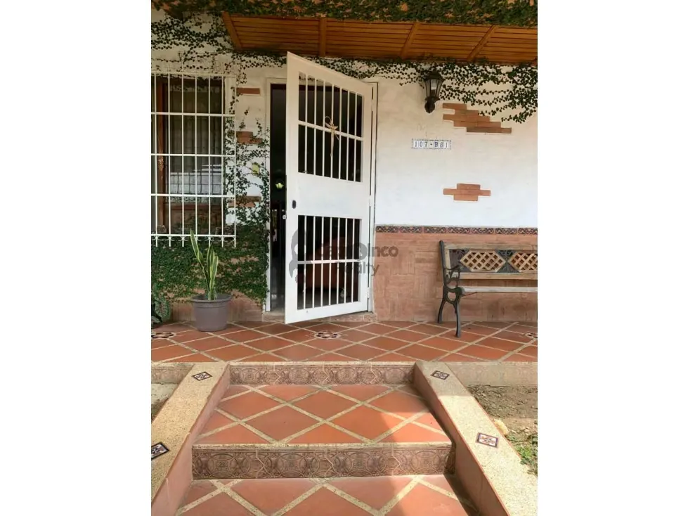 Venta de Casa de 2 plantas en Urb Prebo calle cerrada