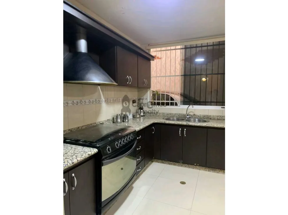 Venta de Casa de 2 plantas en Urb Prebo calle cerrada - 16