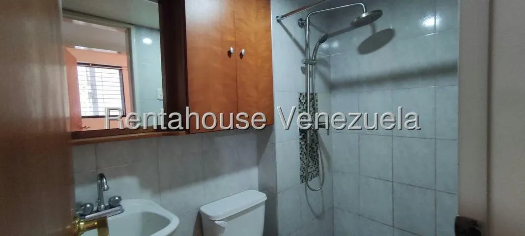 Apartamento (1 Nivel) en Alquiler en Parque Las Trinitarias, Lara - 12