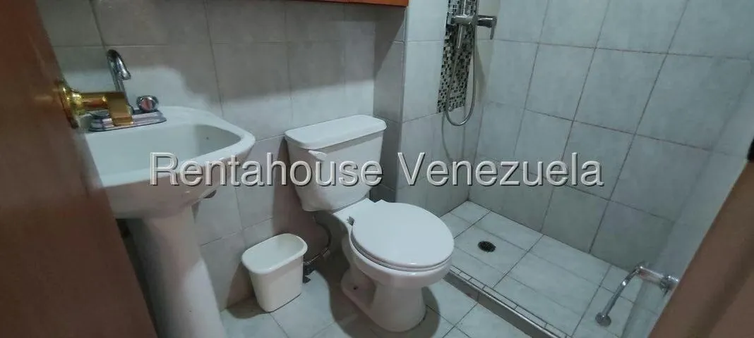 Apartamento (1 Nivel) en Alquiler en Parque Las Trinitarias, Lara - 13