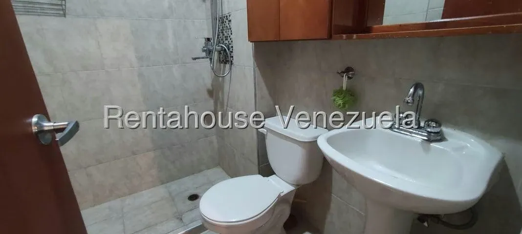 Apartamento (1 Nivel) en Alquiler en Parque Las Trinitarias, Lara - 23