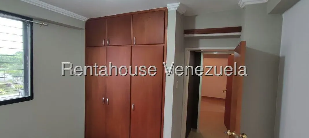 Apartamento (1 Nivel) en Alquiler en Parque Las Trinitarias, Lara - 26