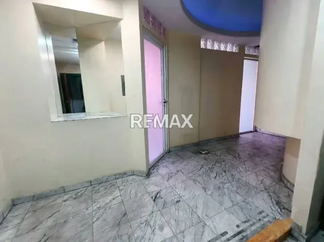 EN ALQUILER 2 LOCALES UNIFICADOS PARA OFICINA