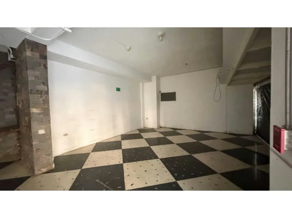 Vendo local comercial a pie de calle 151m2 Mariperez 0694 - 5
