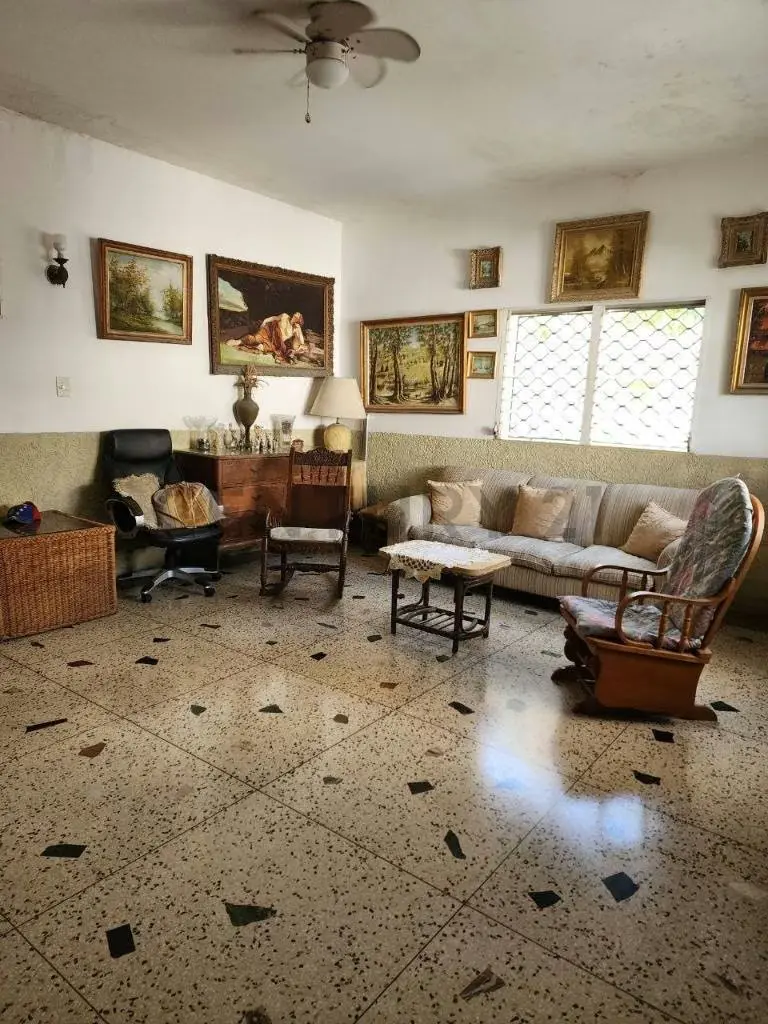 casa para uso comercial en la Calle Arismendi de lecheria