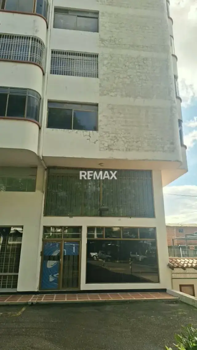 Local. Venta. Av 19 de abril