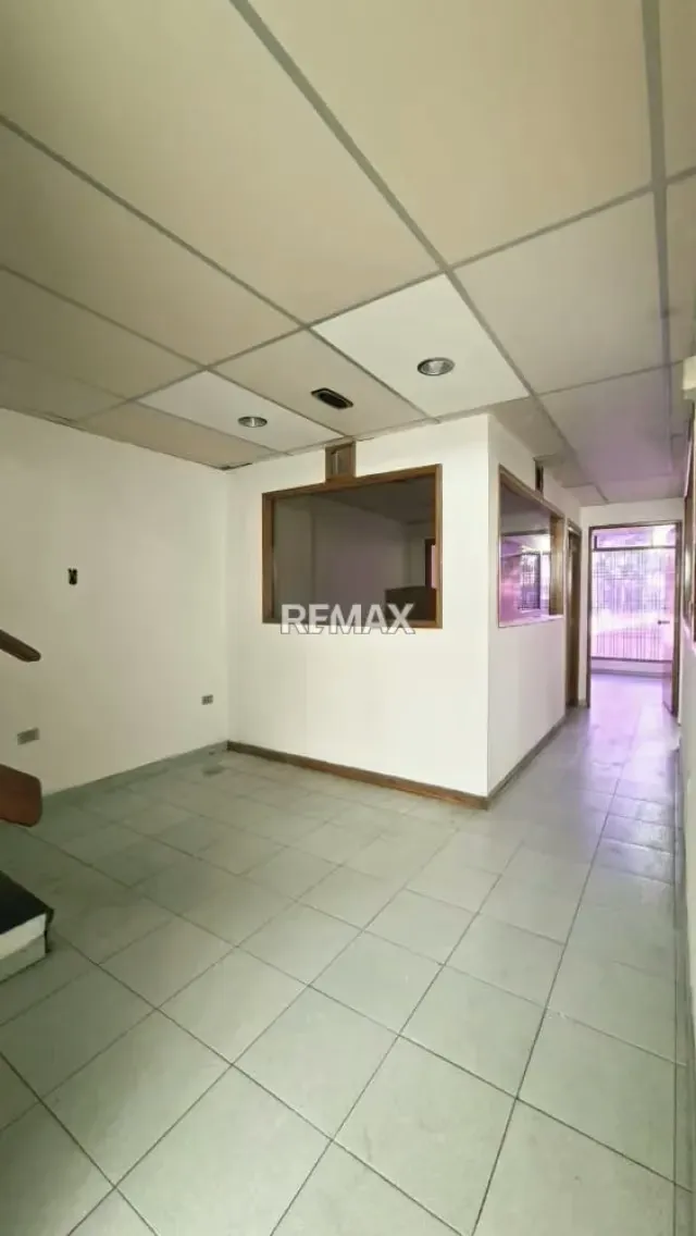 Local. Venta. Av 19 de abril - 3