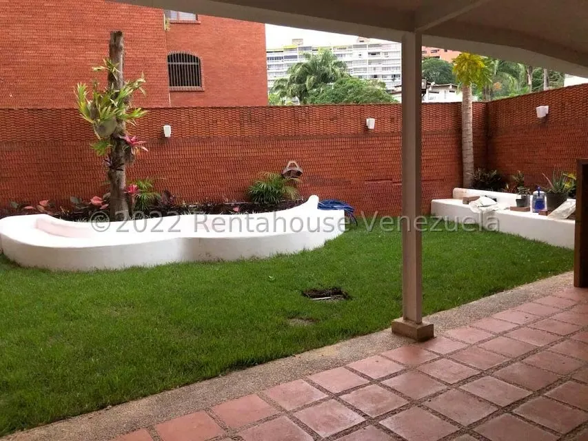 Apartamento (Planta Baja) en Alquiler en La Tahona, Distrito Metropolitano - 2