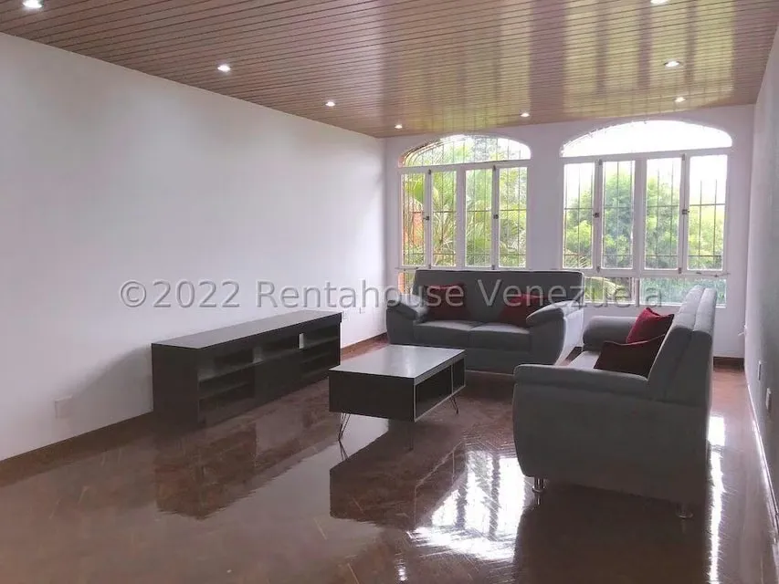 Apartamento (Planta Baja) en Alquiler en La Tahona, Distrito Metropolitano - 4