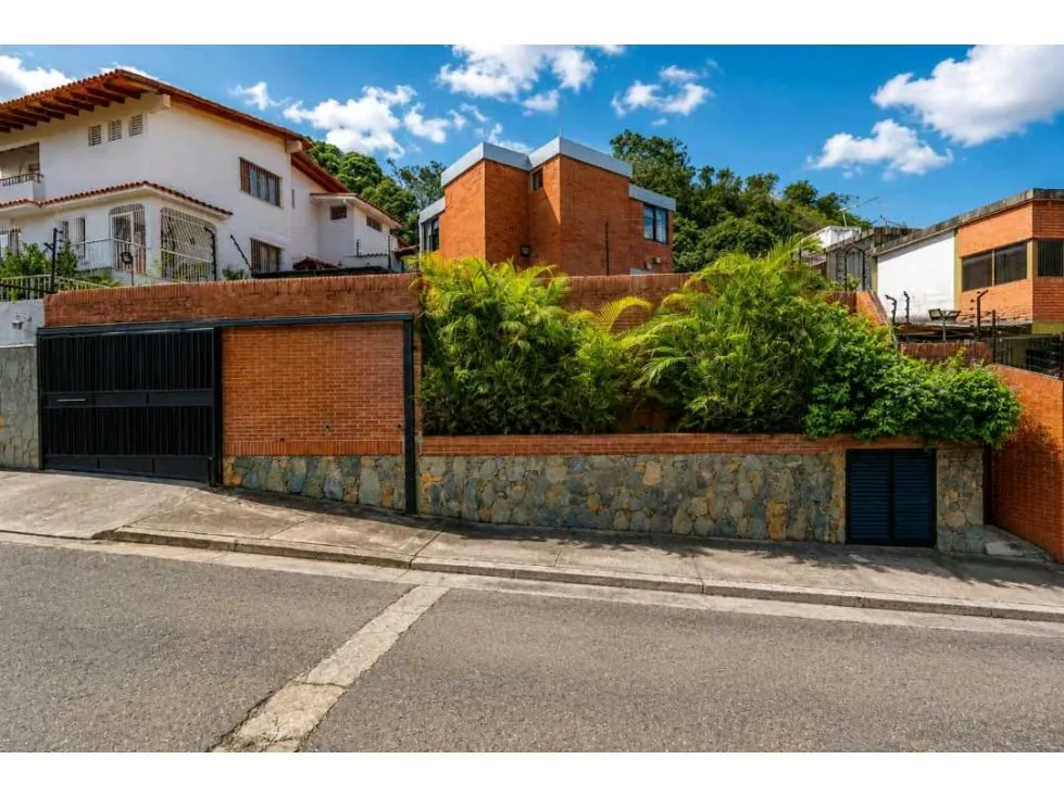 Hermosa casa en venta ubicada en Cumbres de Curumo BARUTA