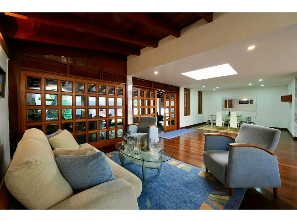 Hermosa casa en venta ubicada en Cumbres de Curumo BARUTA - 2