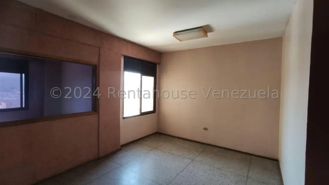 Comercial (Oficina) en Venta en Centro, Lara - 18
