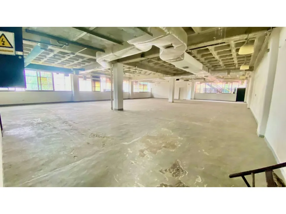 VENTA DE EDIFICIO INDUSTRIAL EN LA URBINA 3.820 M2 - 2