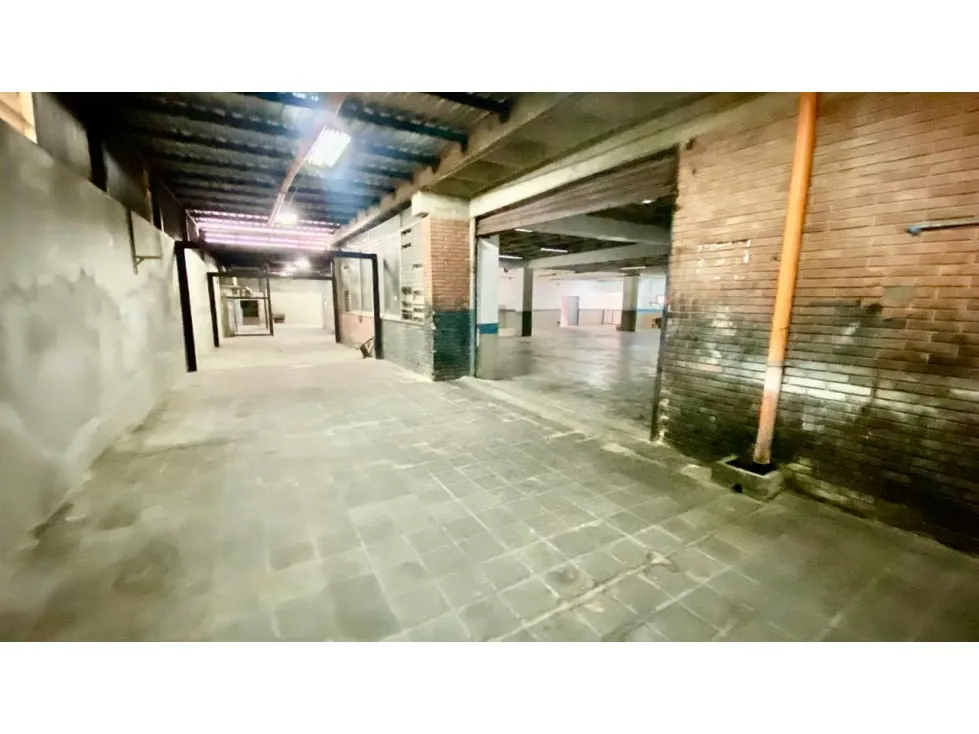 VENTA DE EDIFICIO INDUSTRIAL EN LA URBINA 3.820 M2 - 13