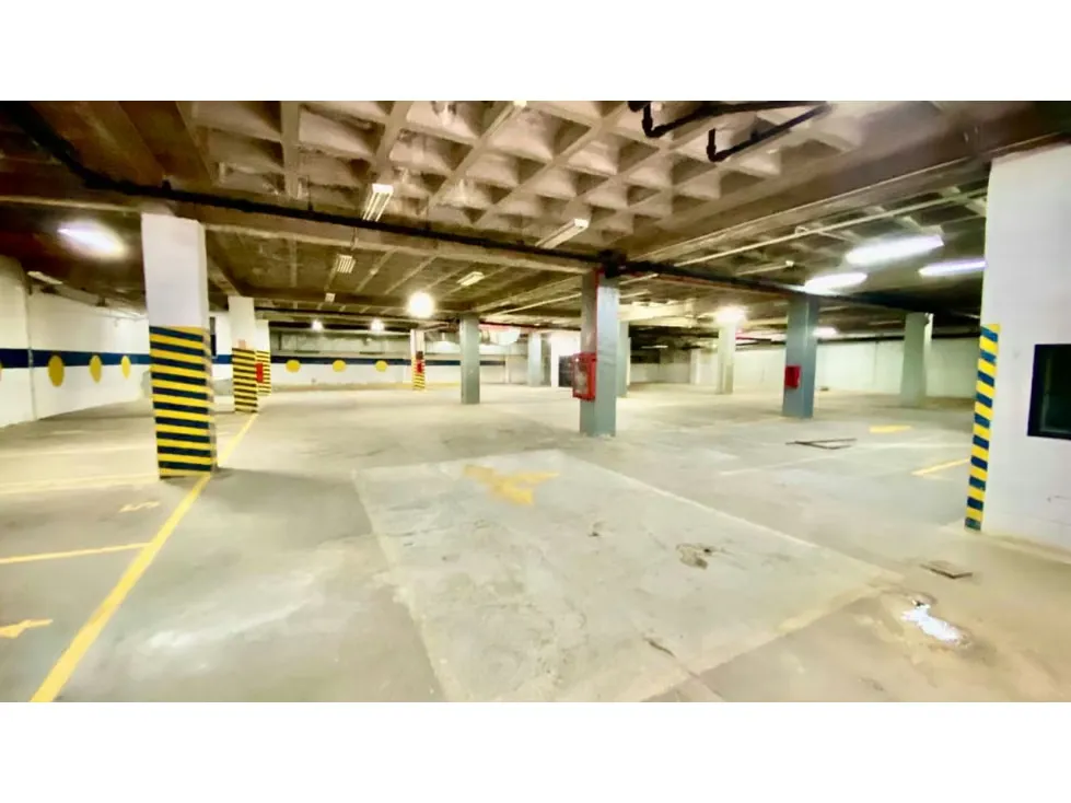 VENTA DE EDIFICIO INDUSTRIAL EN LA URBINA 3.820 M2 - 18