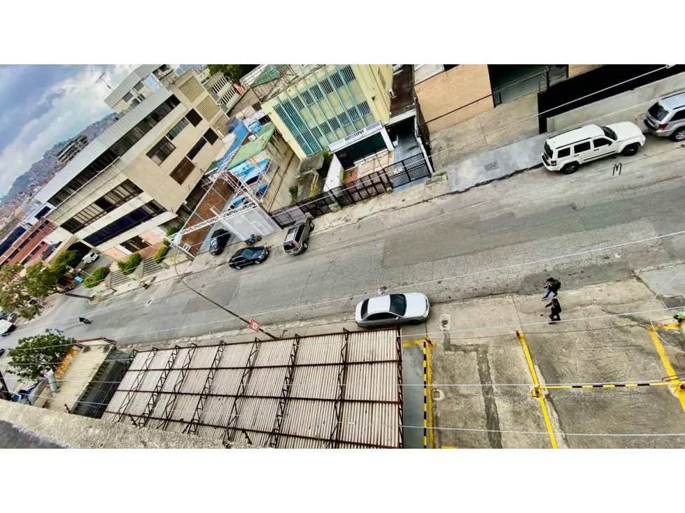 VENTA DE EDIFICIO INDUSTRIAL EN LA URBINA 3.820 M2 - 23