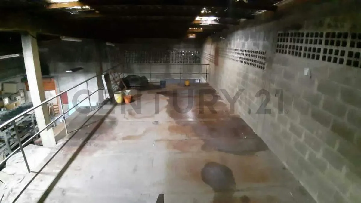 En Venta Galpón en Catia. Gato Negro - 14