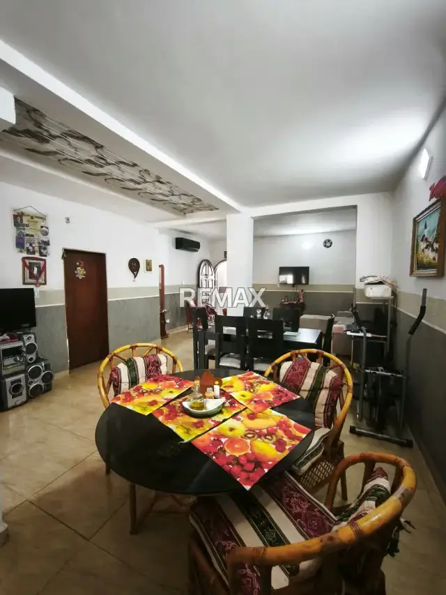 CASA DE 2 PLANTAS BARRIO SAN JOSE . MARACAY